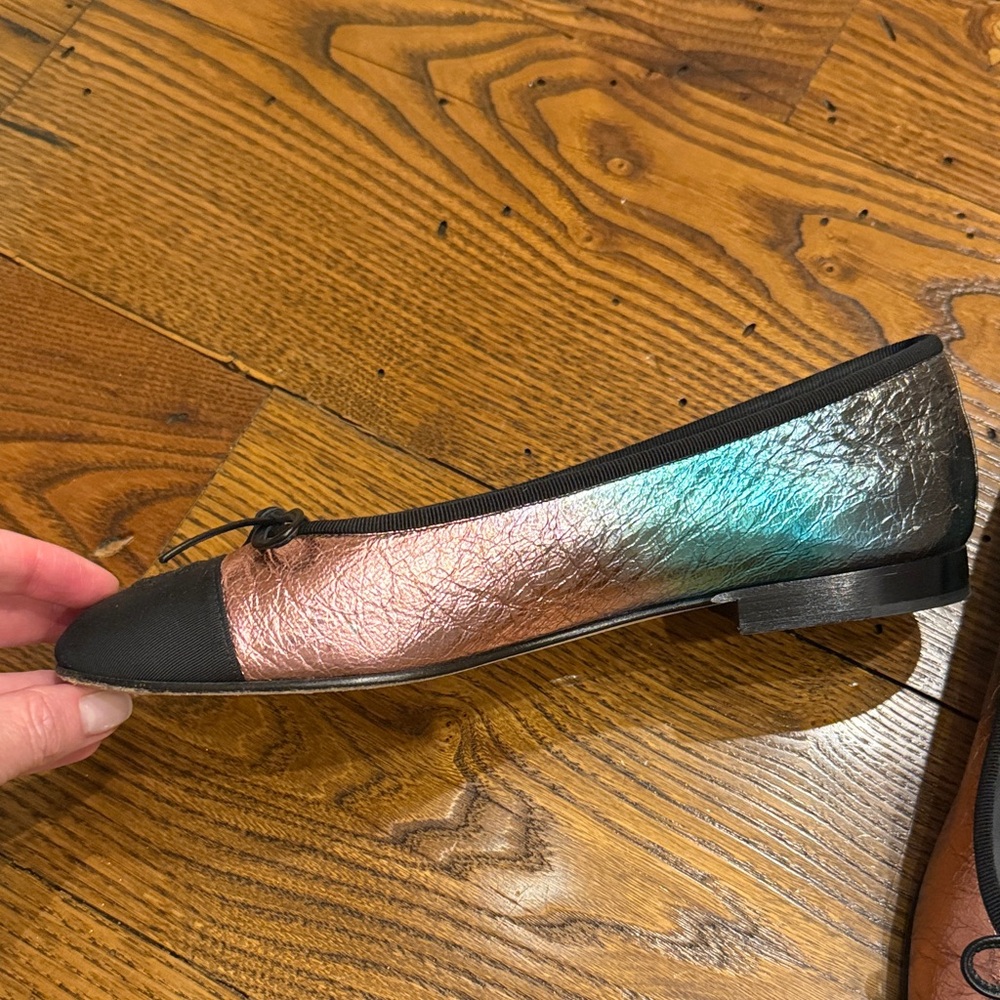 CHANEL Women's iridescent Flats - Picture 3 of 6